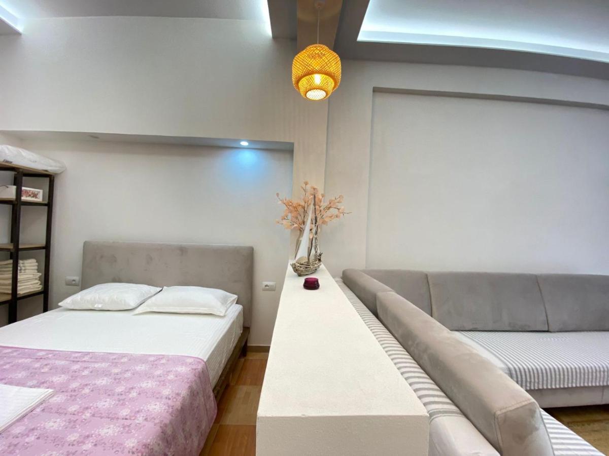 Areti Rooms Hotel Himare Exteriör bild