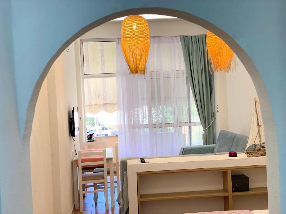 Areti Rooms Hotel Himare Exteriör bild