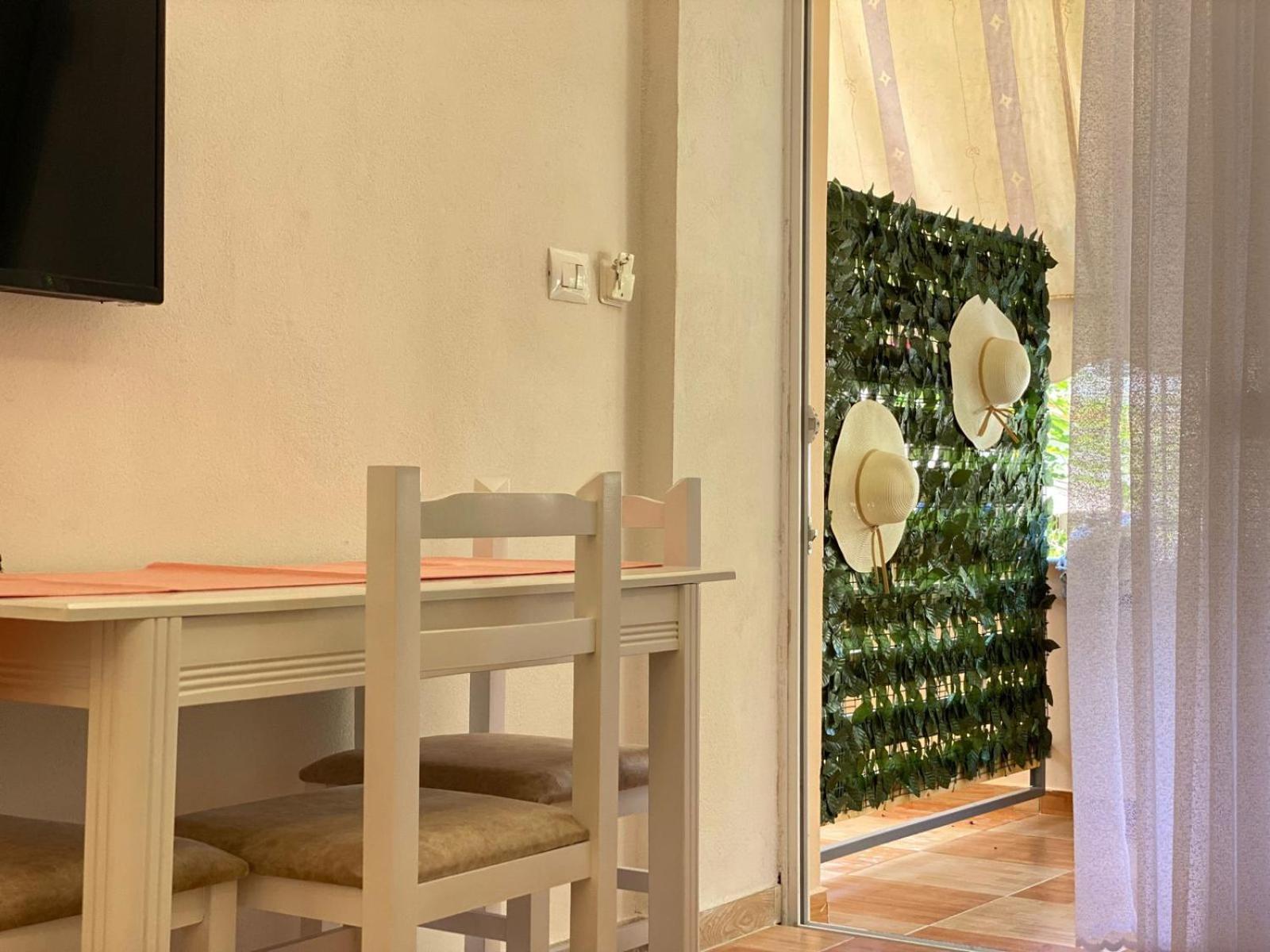 Areti Rooms Hotel Himare Exteriör bild