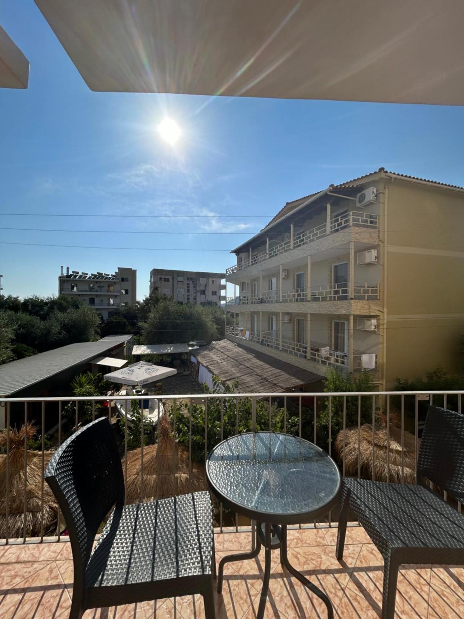 Areti Rooms Hotel Himare Exteriör bild
