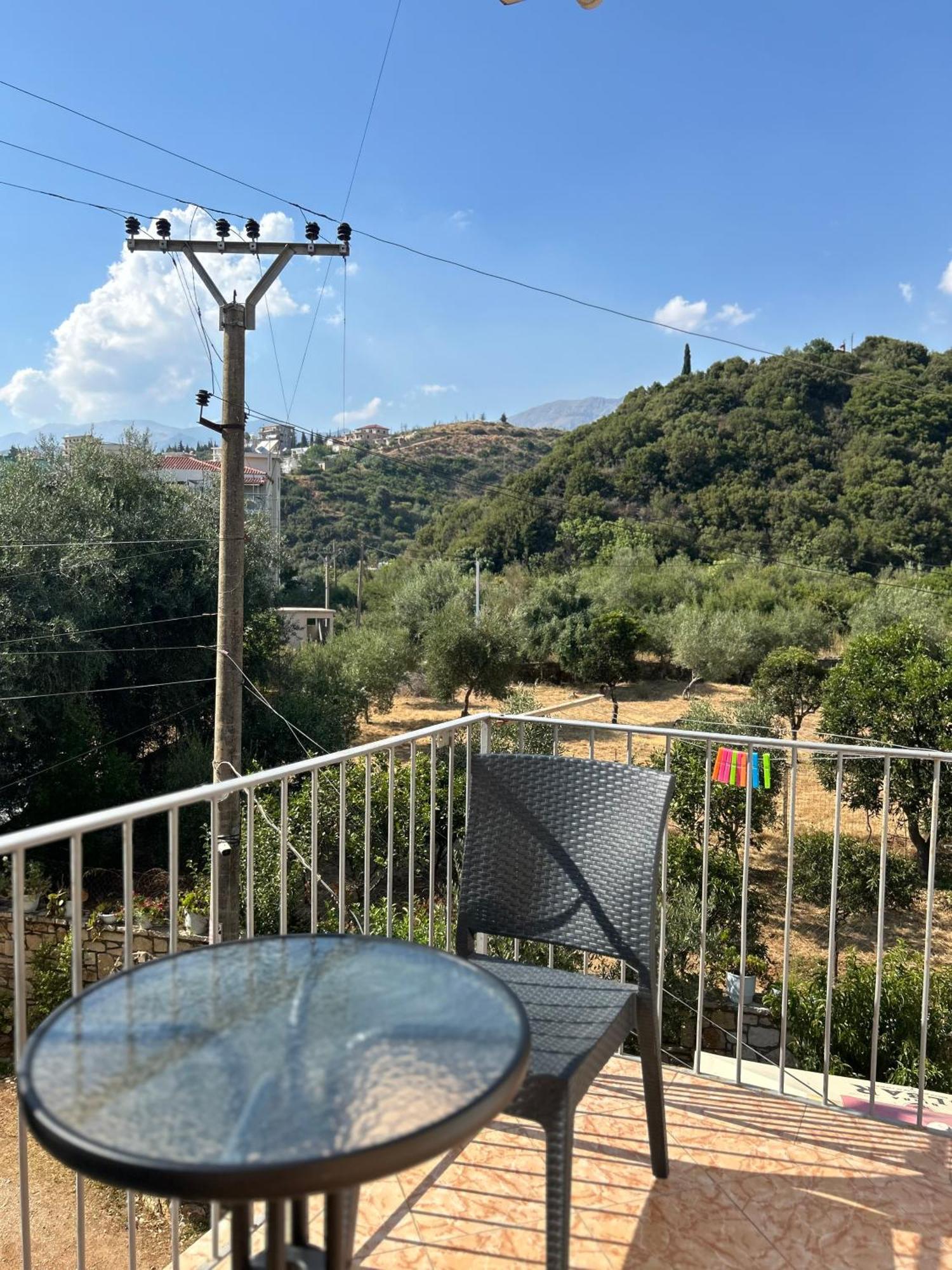 Areti Rooms Hotel Himare Exteriör bild