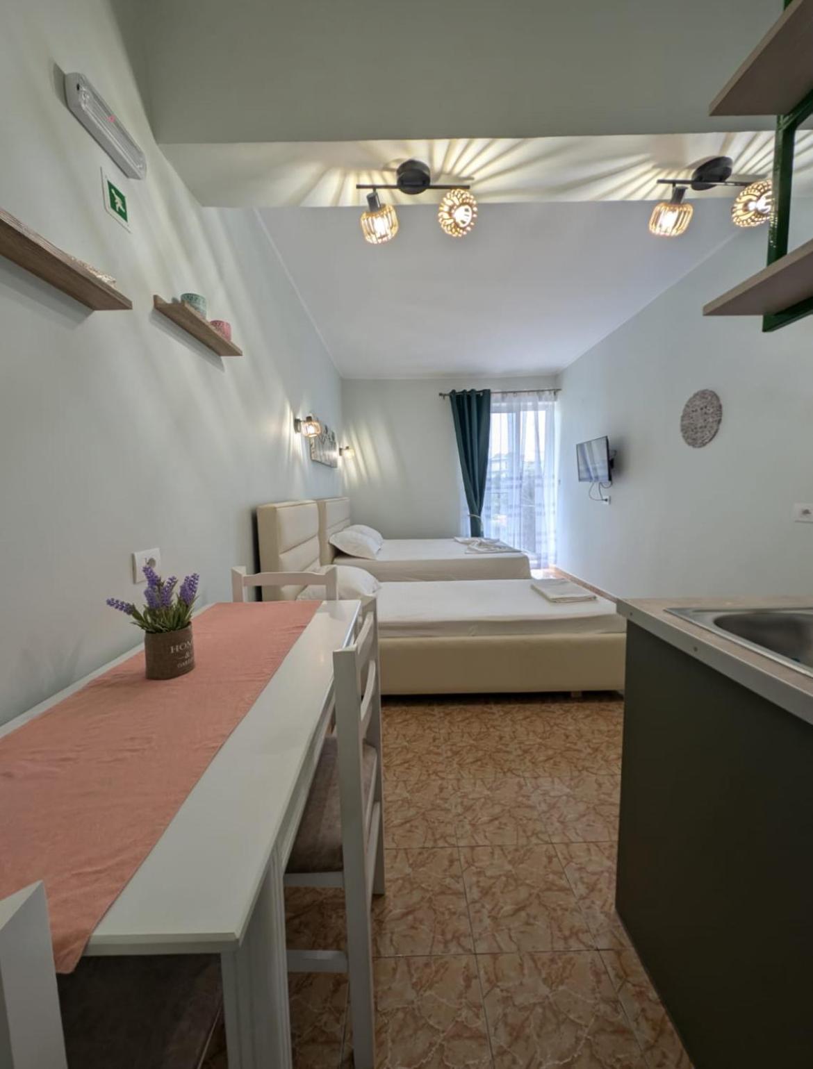 Areti Rooms Hotel Himare Exteriör bild
