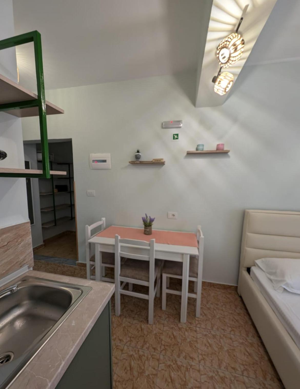 Areti Rooms Hotel Himare Exteriör bild