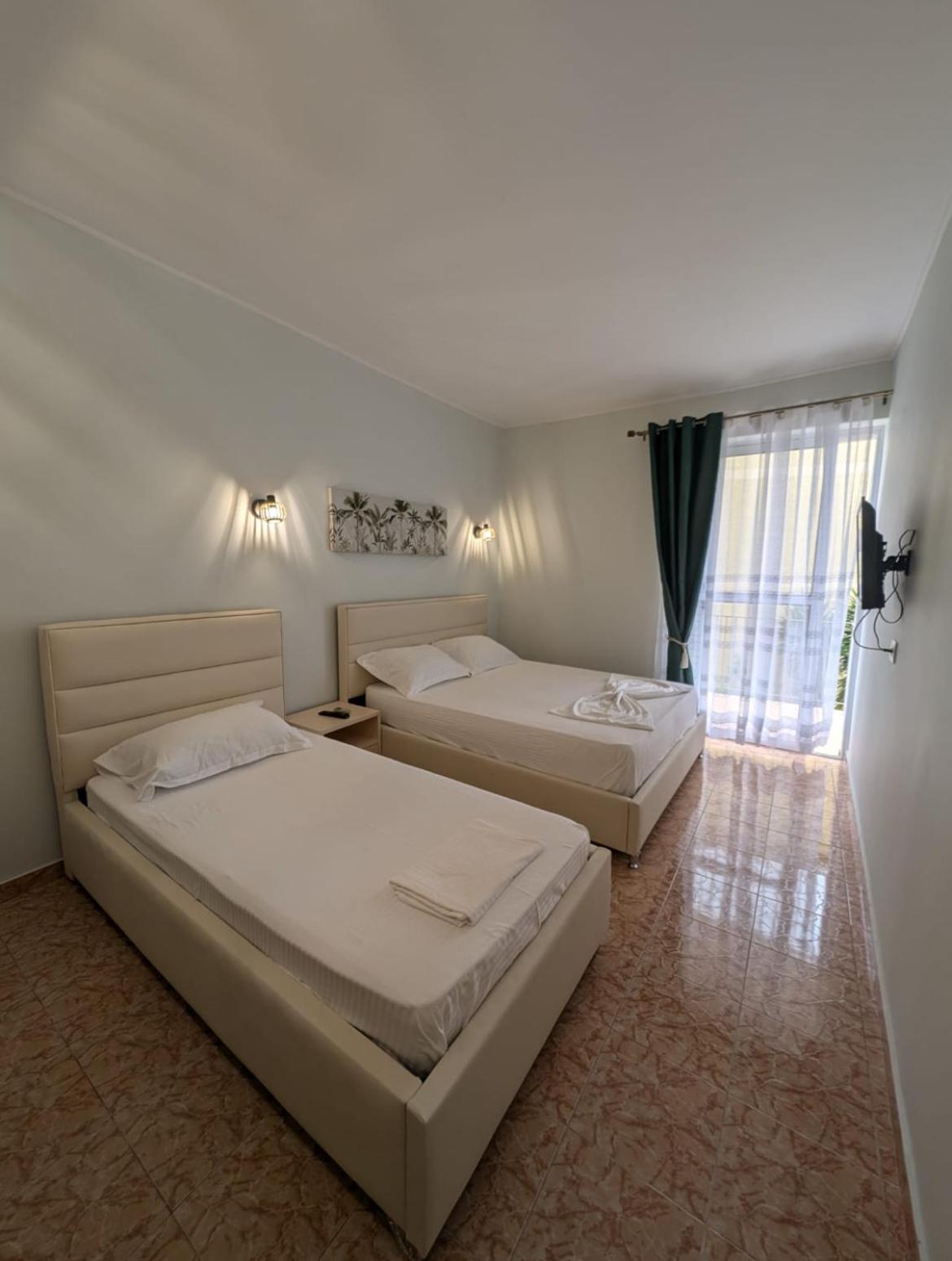 Areti Rooms Hotel Himare Exteriör bild